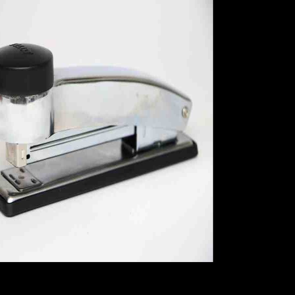 ENGRAPADORA MED. TIRA DE GOLPE PILOT 402 METAL CROM. C72